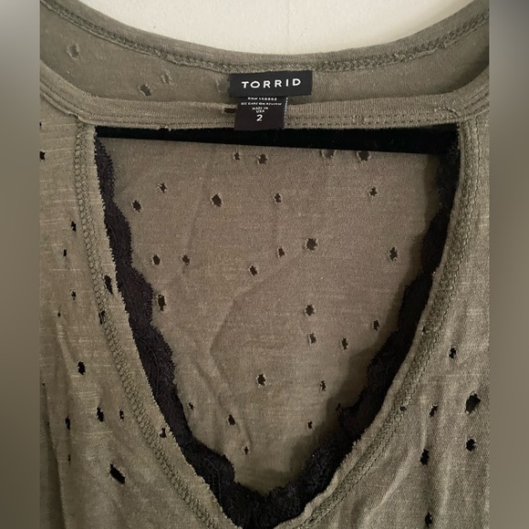 Torrid tee distressed - Picture 2 of 3
